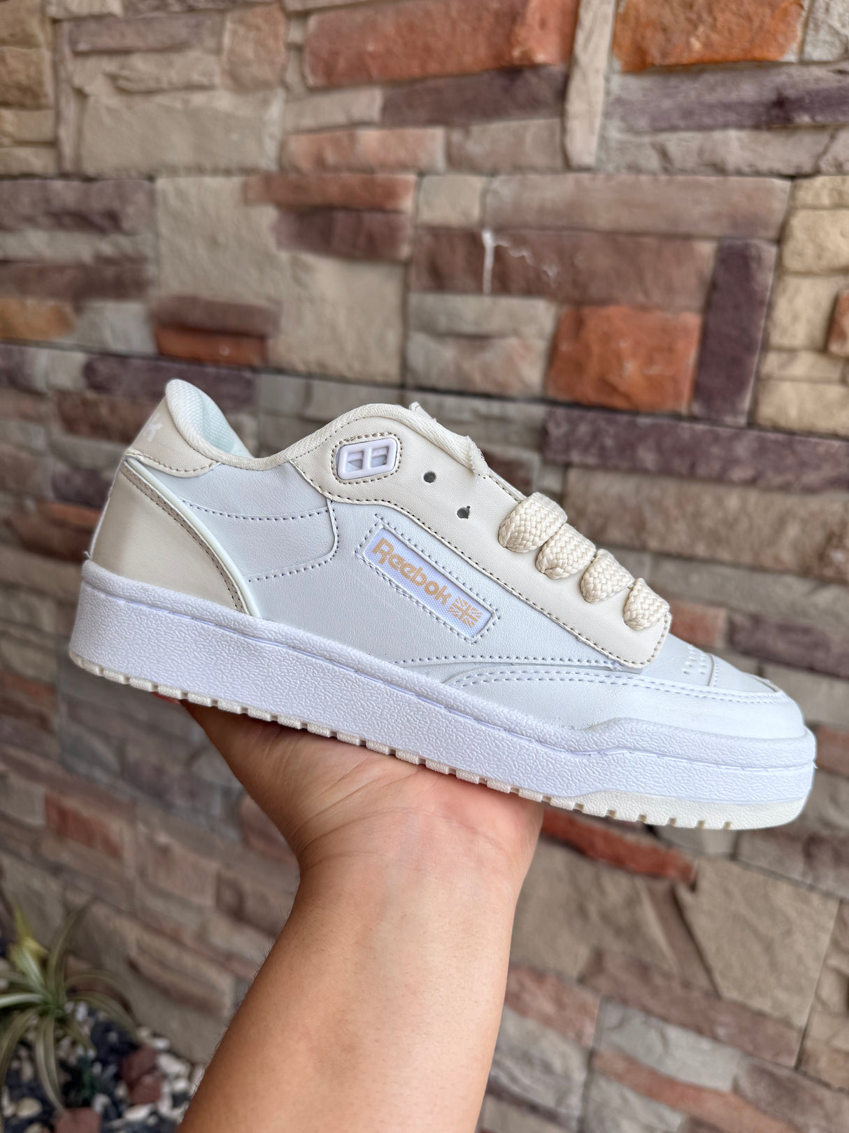 REEBOK BCO LATTE PIEL