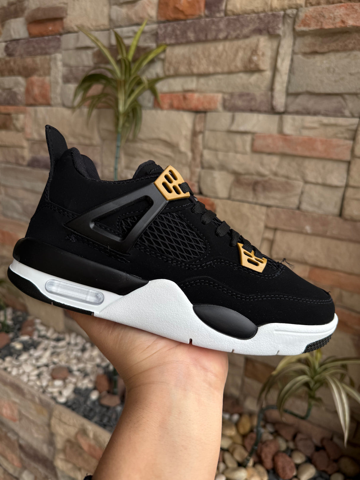 RETRO 4 NEGRO ORO