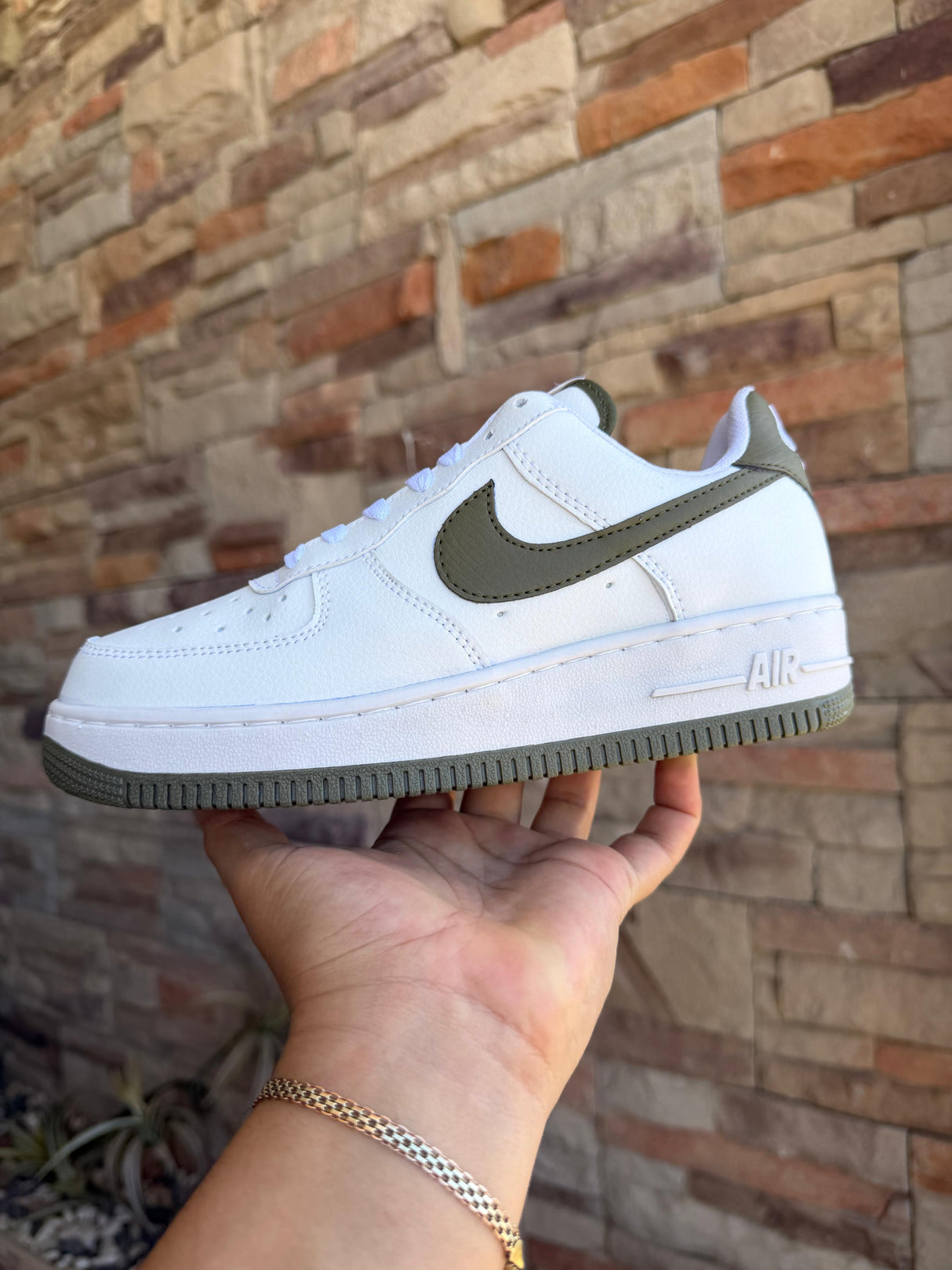 AF1 BLANCO VERDE OLIVO_