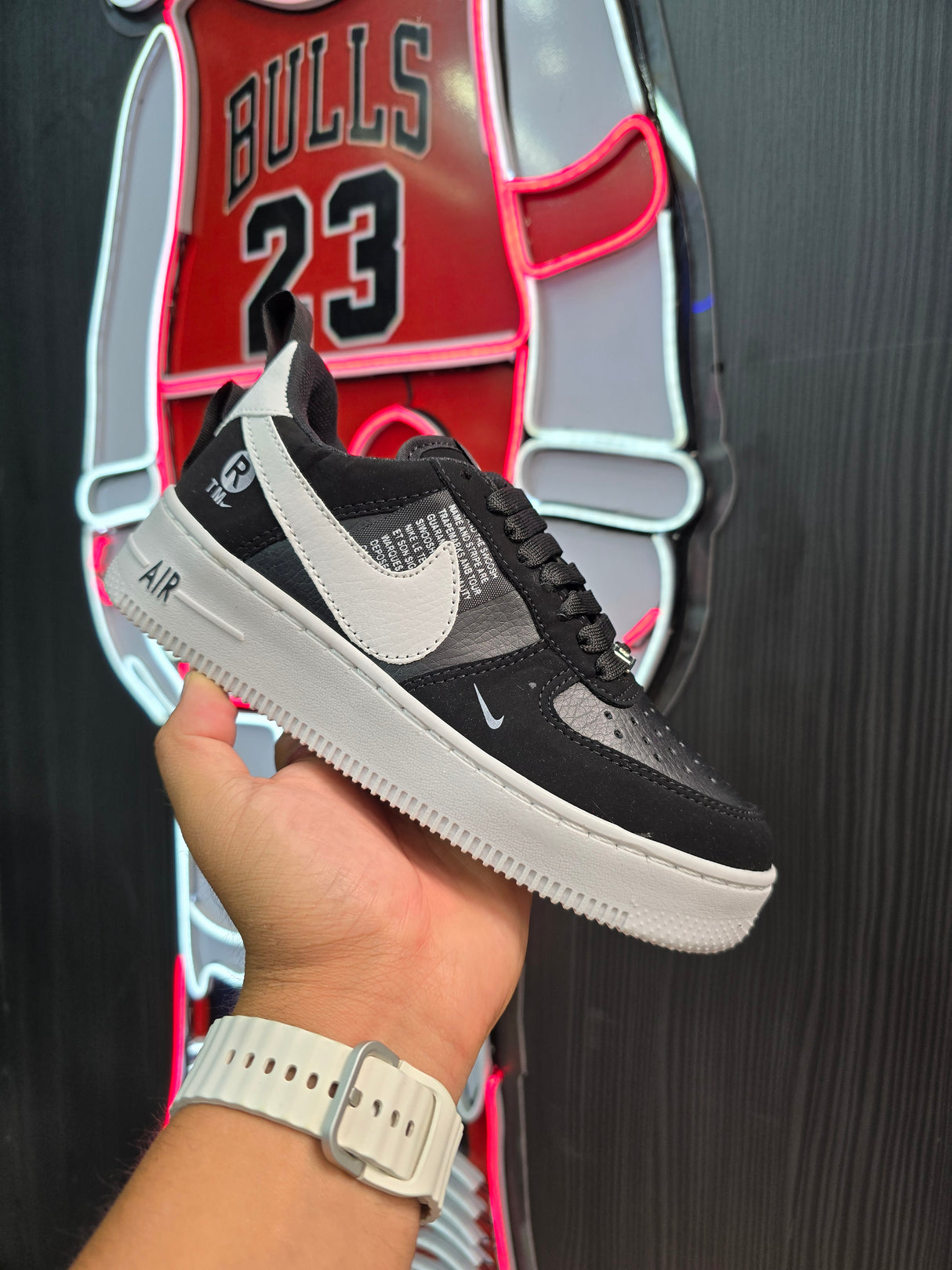 AF1 NEGRO BLANCO BOOK