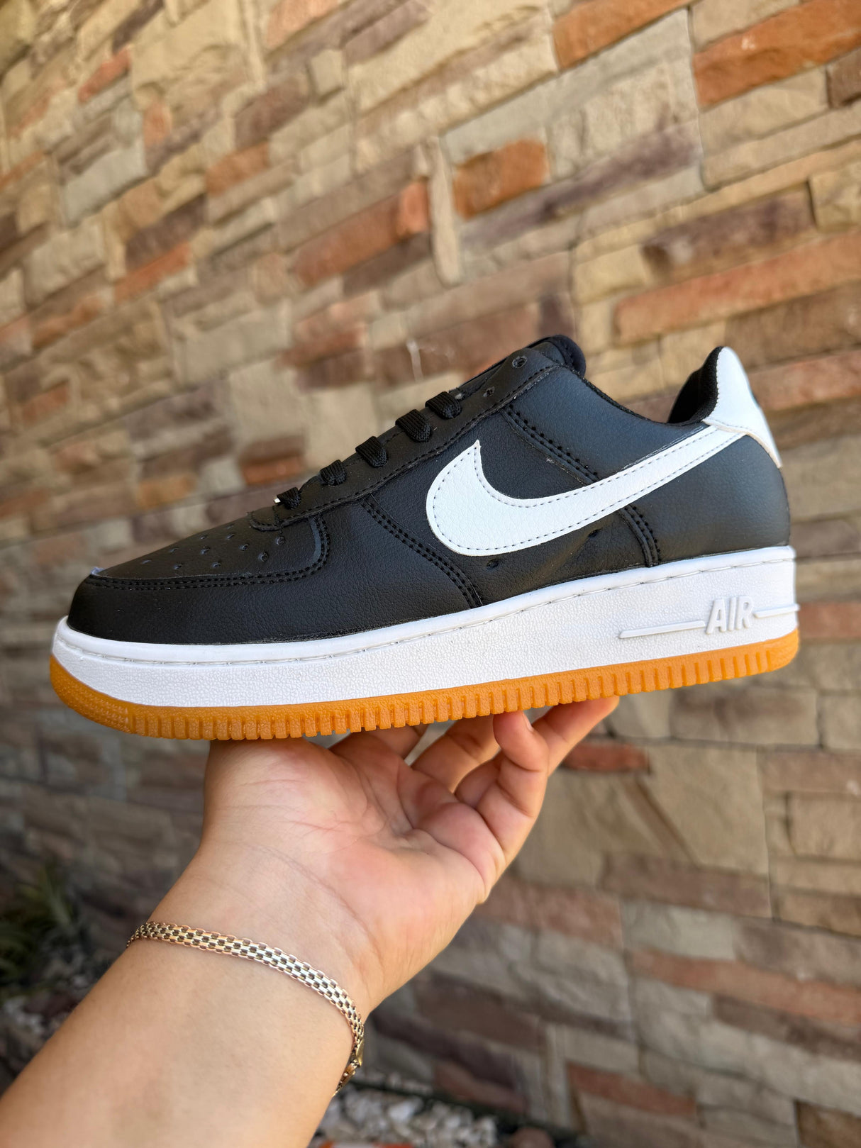 AF1 NEGRO BLANCO ÁMBAR_