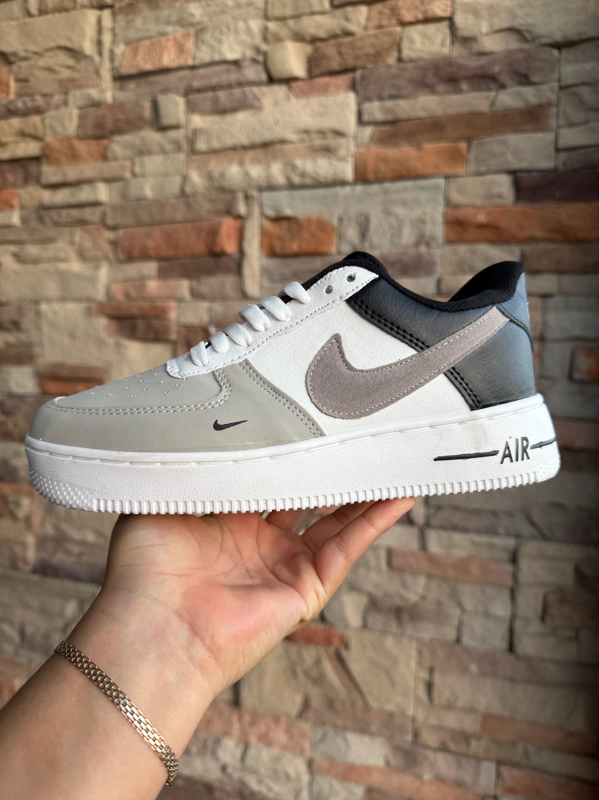 AF1 GRIS BLANCO NEGRO ATR
