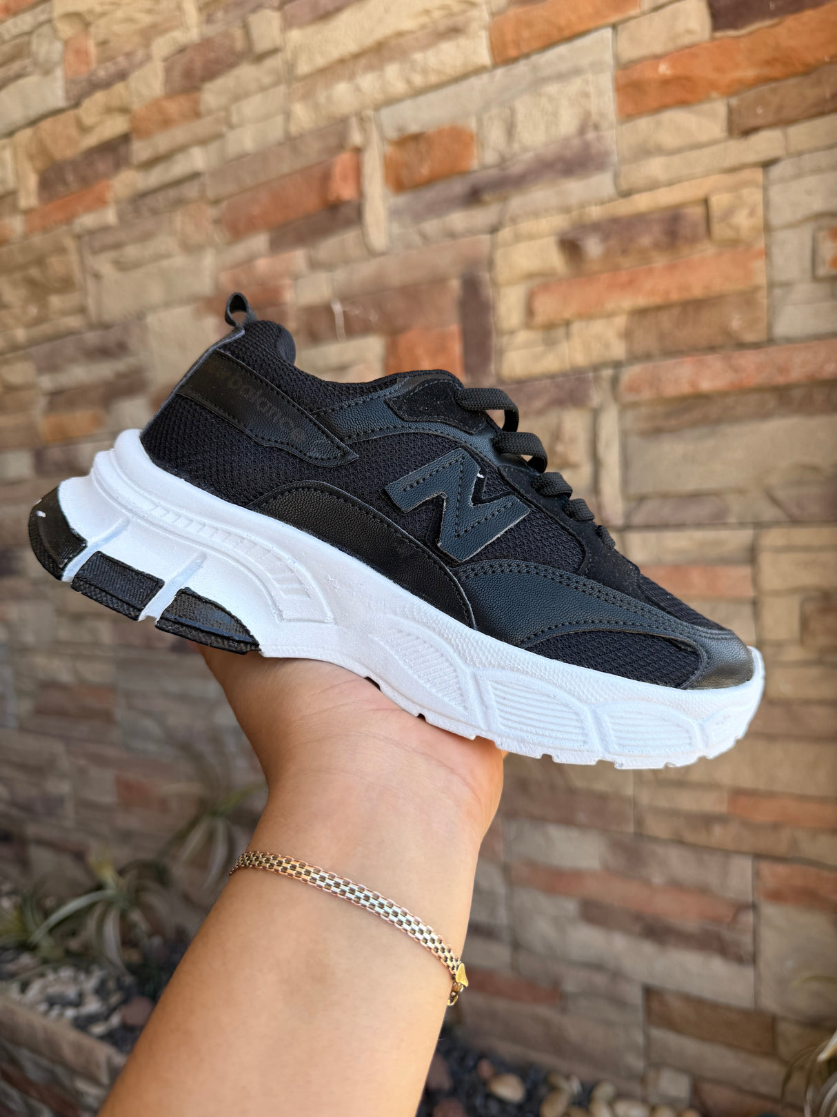 NEW BALANCE NEGRO BLANCO MALLA_
