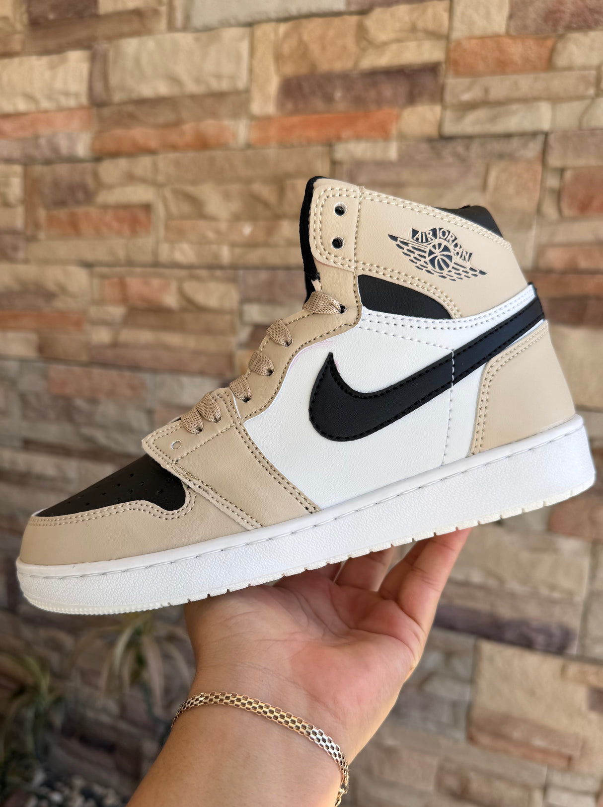 JORDAN 1 BEIGE_
