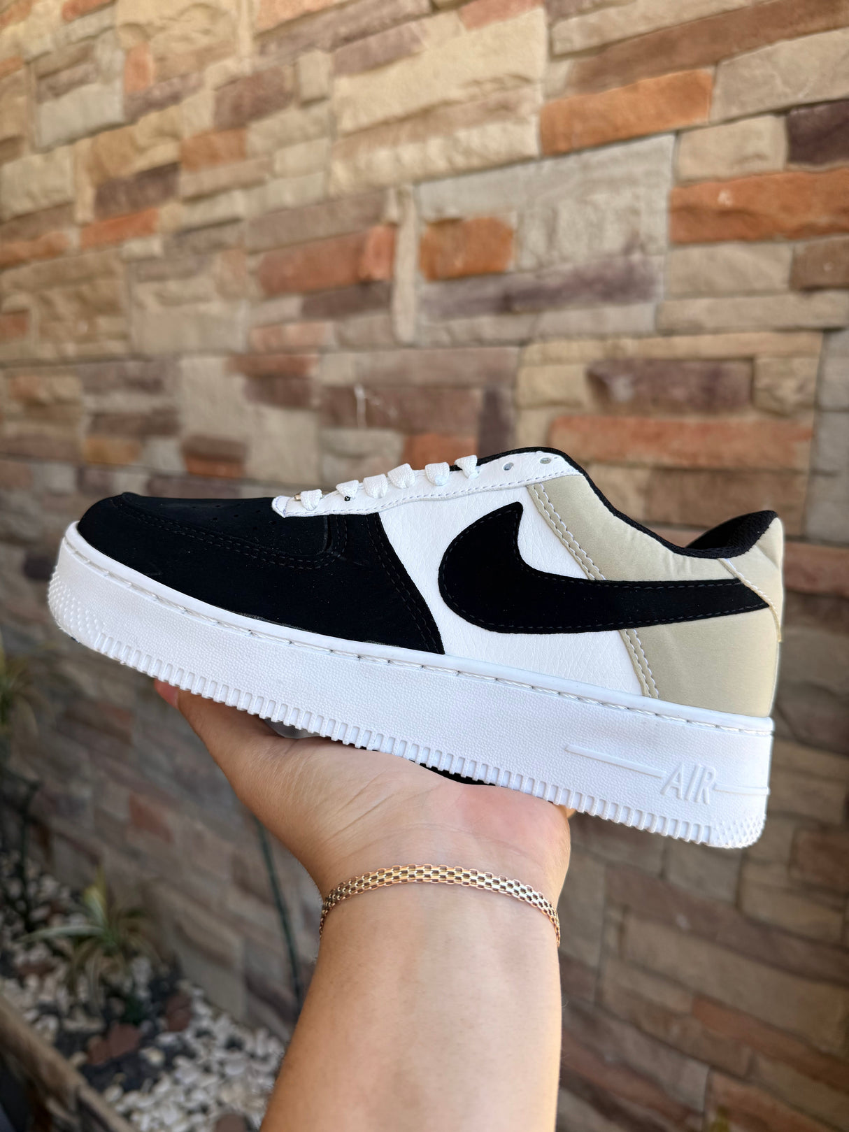 AF1 NEGRO BLANCO CAFÉ