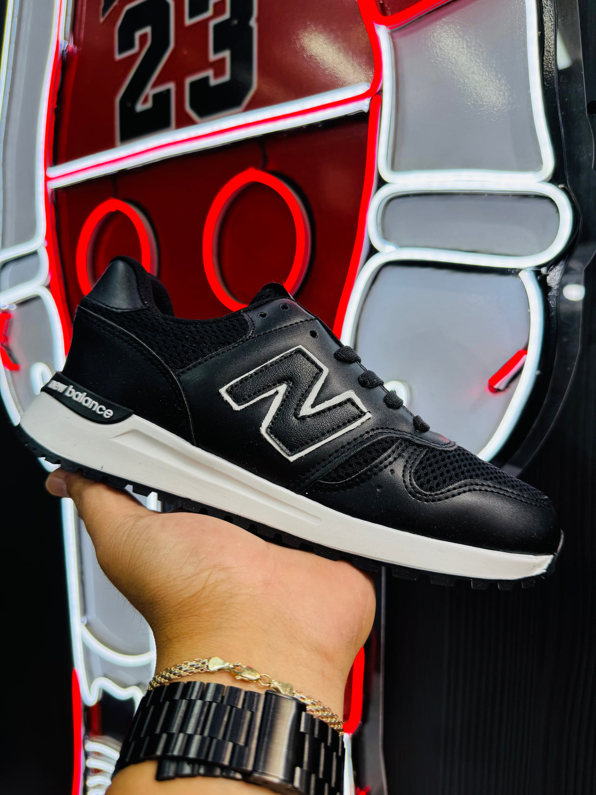 ANEW BALANCE CHOCLO NEGRO BLANCO