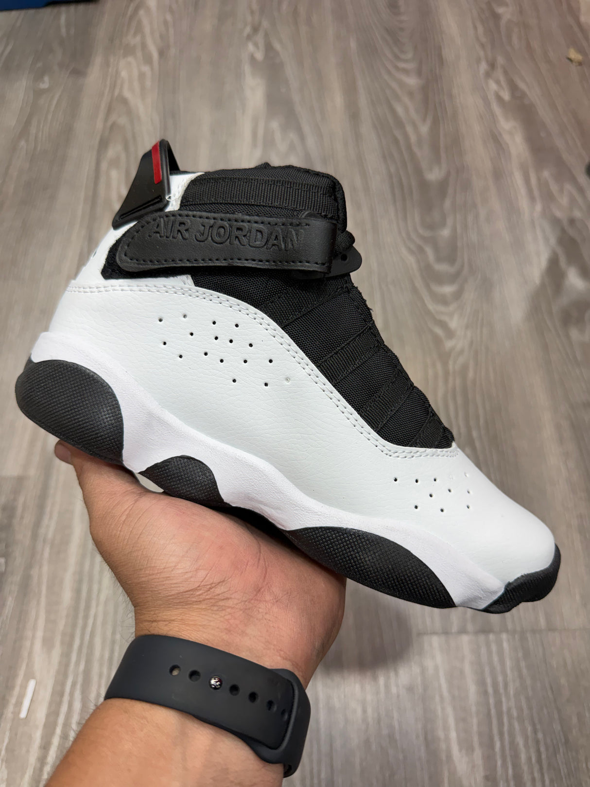 JORDAN 6 AROS BLANCO NEGRO ROJO