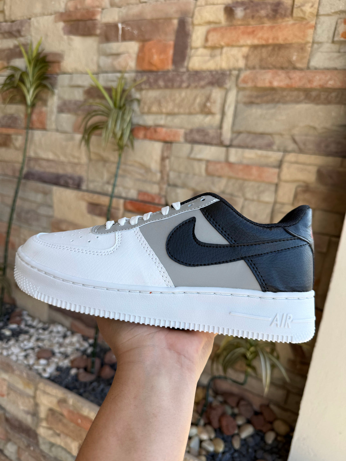 AF1 BLANCO GRIS NGO ATRÁS