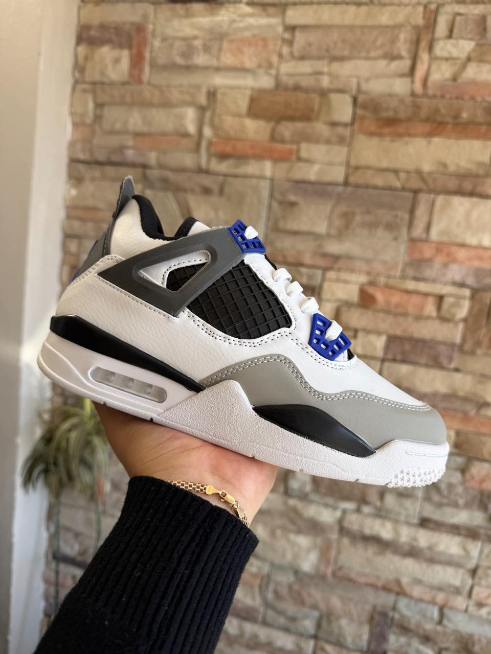 RETRO 4 BLANCO NEGRO GRIS REY