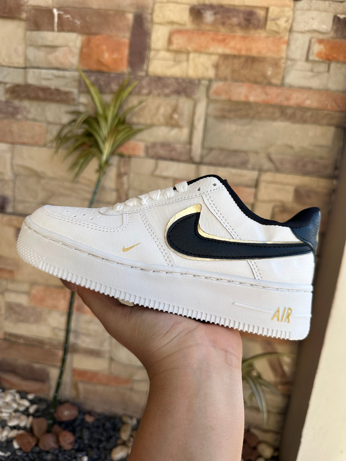 AF1 BLANCO NEGRO ORO