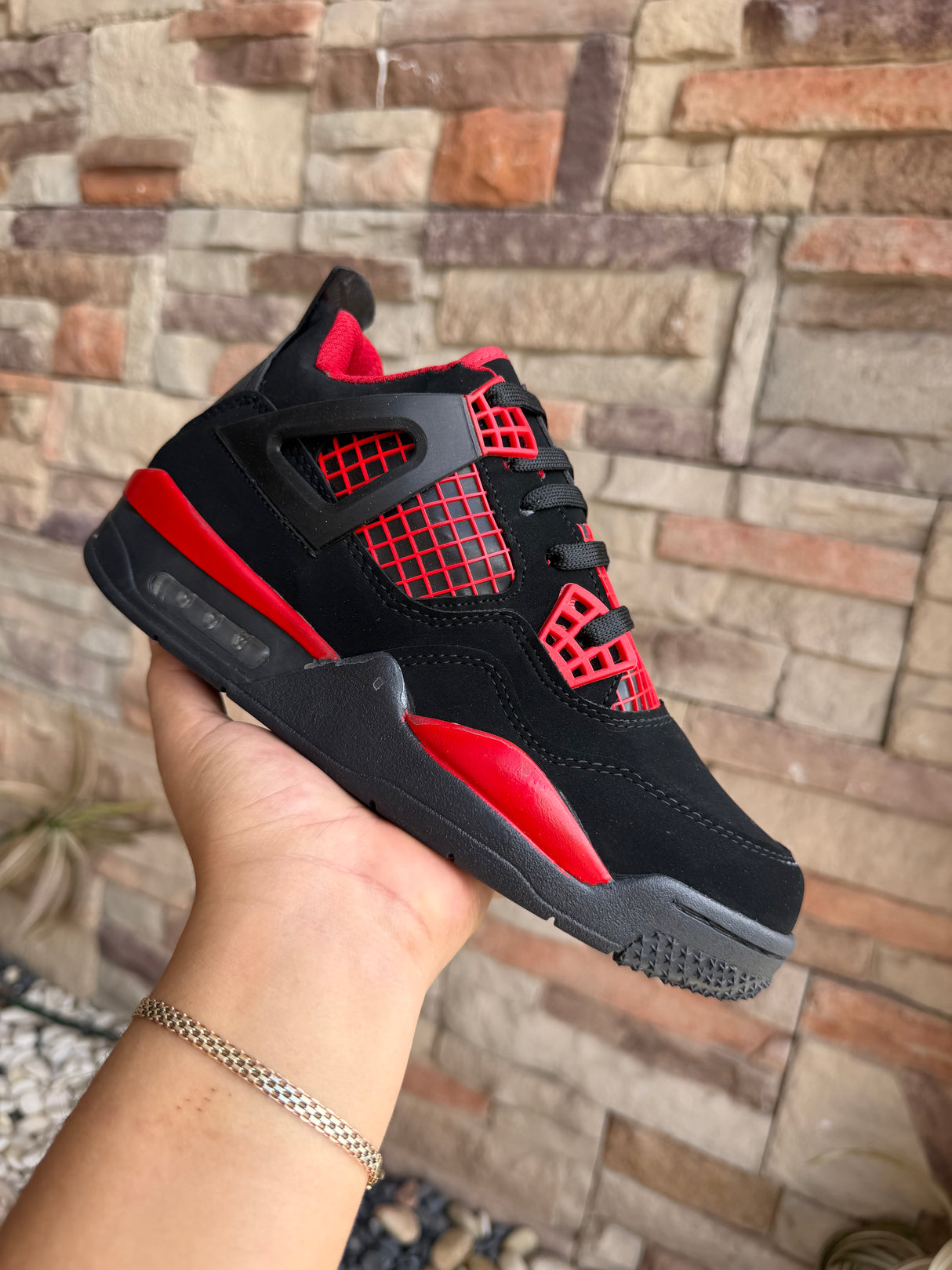RETRO NEGRO ROJO_