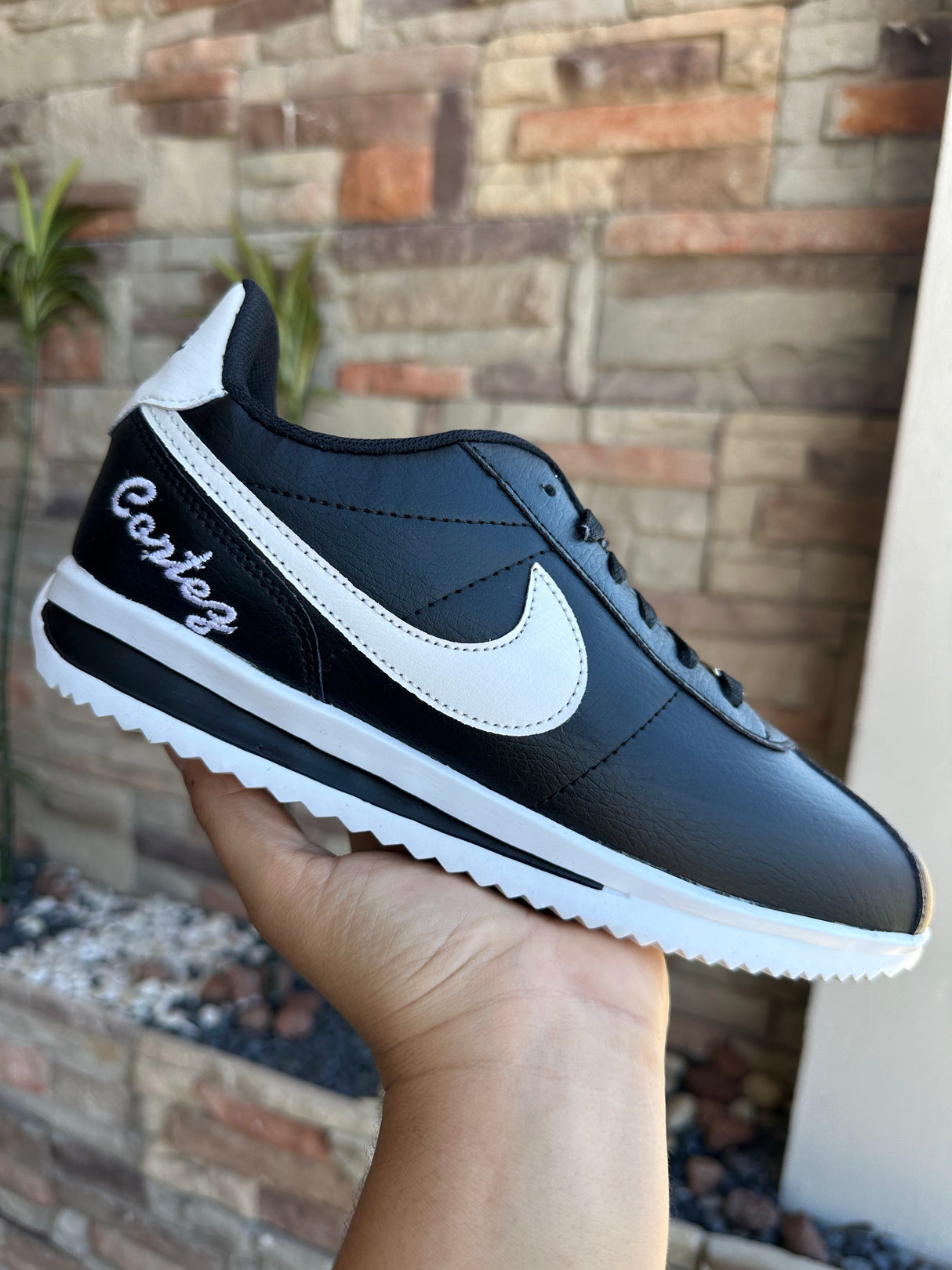 CORTEZ NEGRO BLANCO