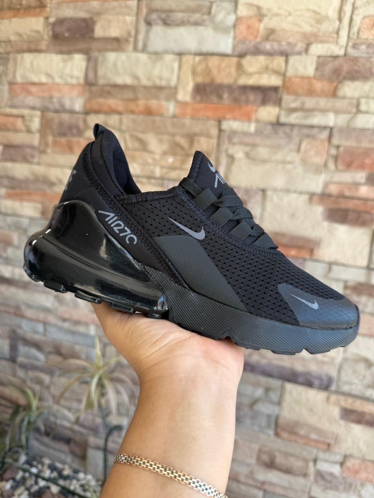 NIKE 270 NEGRO PLATA