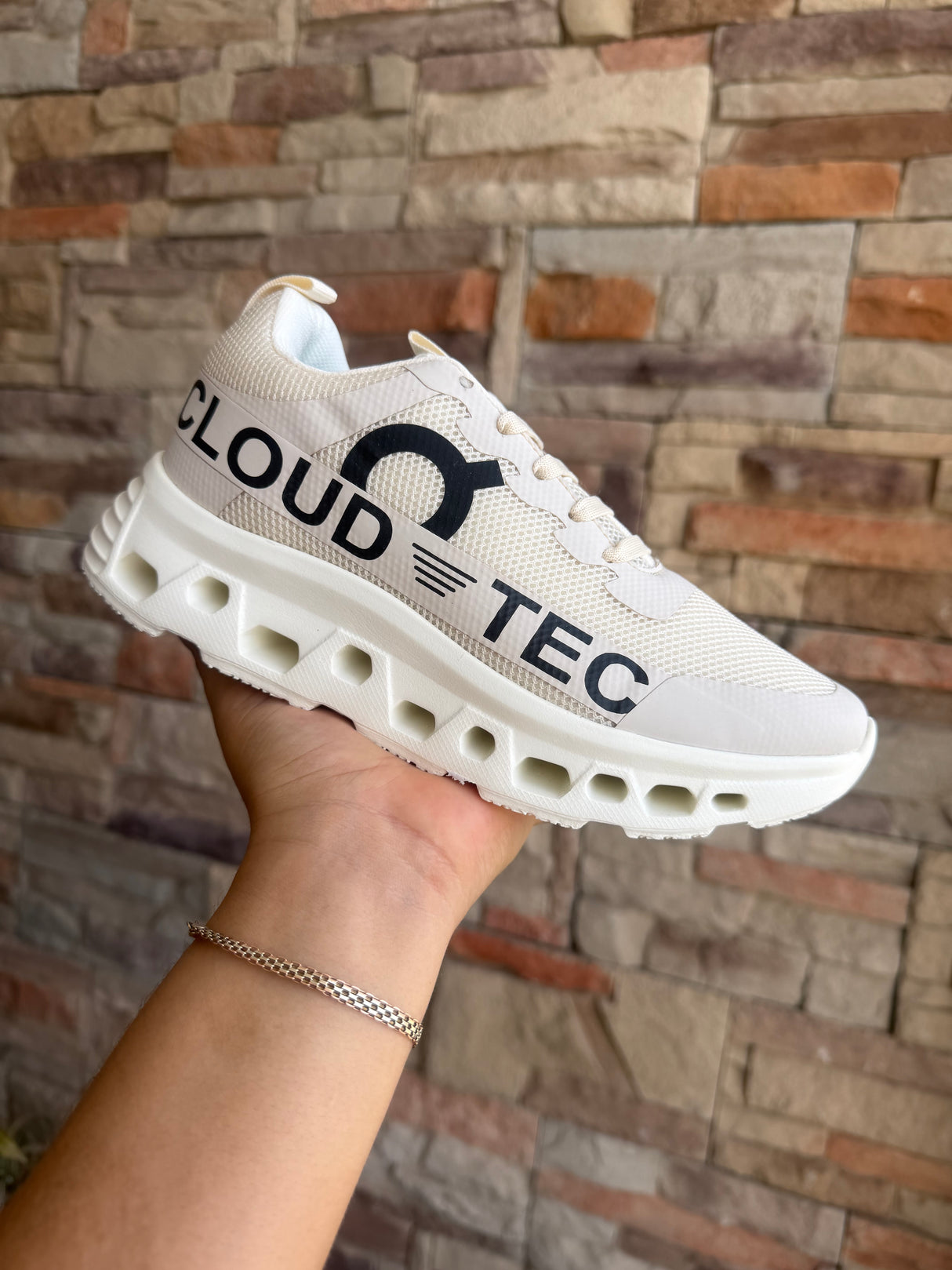 ON CLOUD BEIGE NEGRO_