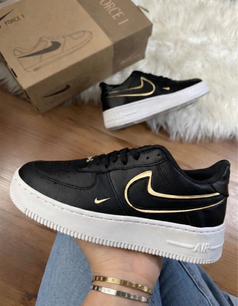 AF1 NEGRO BLANCO ORO