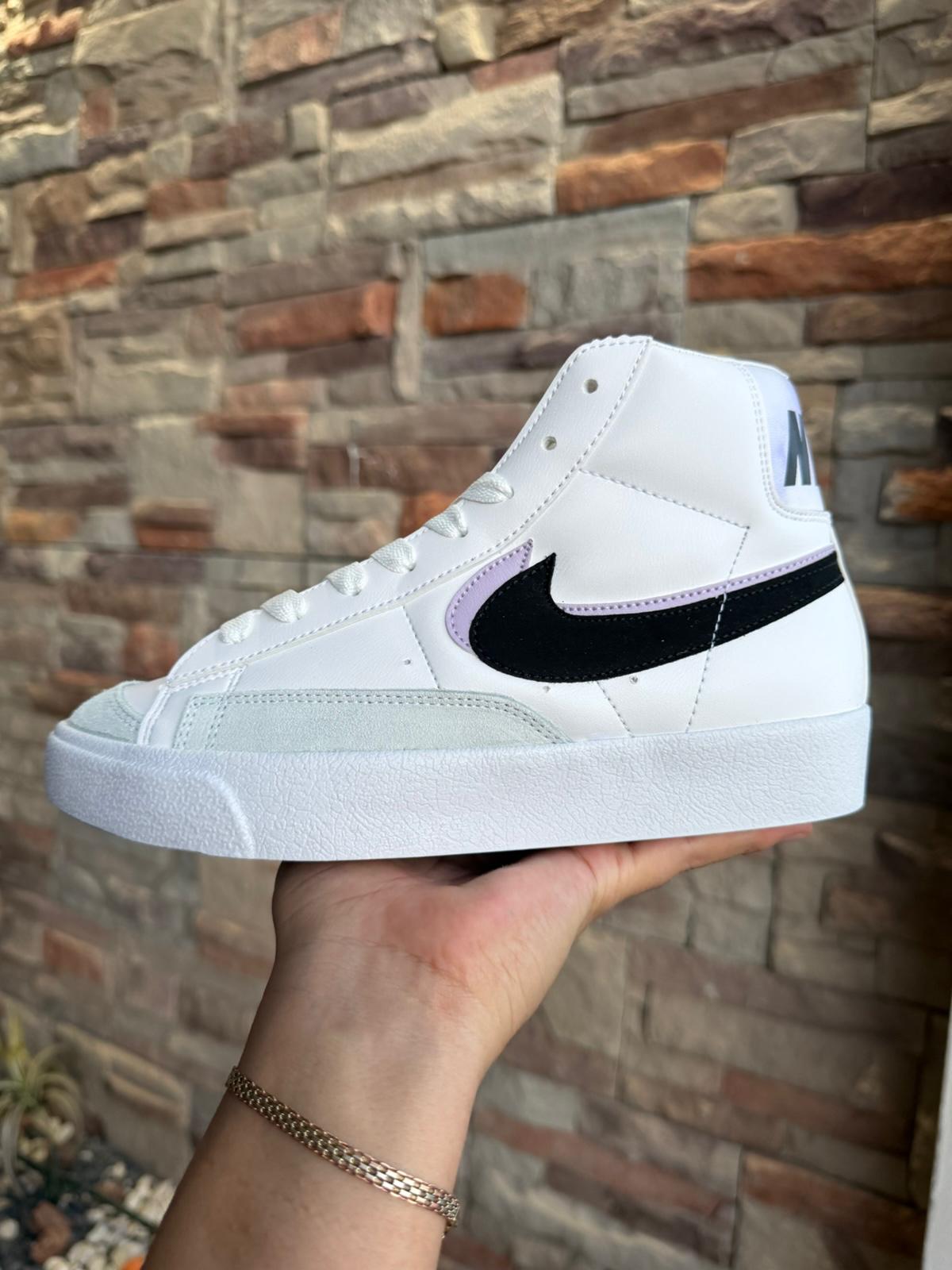 BLAZZER BOTA BLANCO NEGRO LILA_