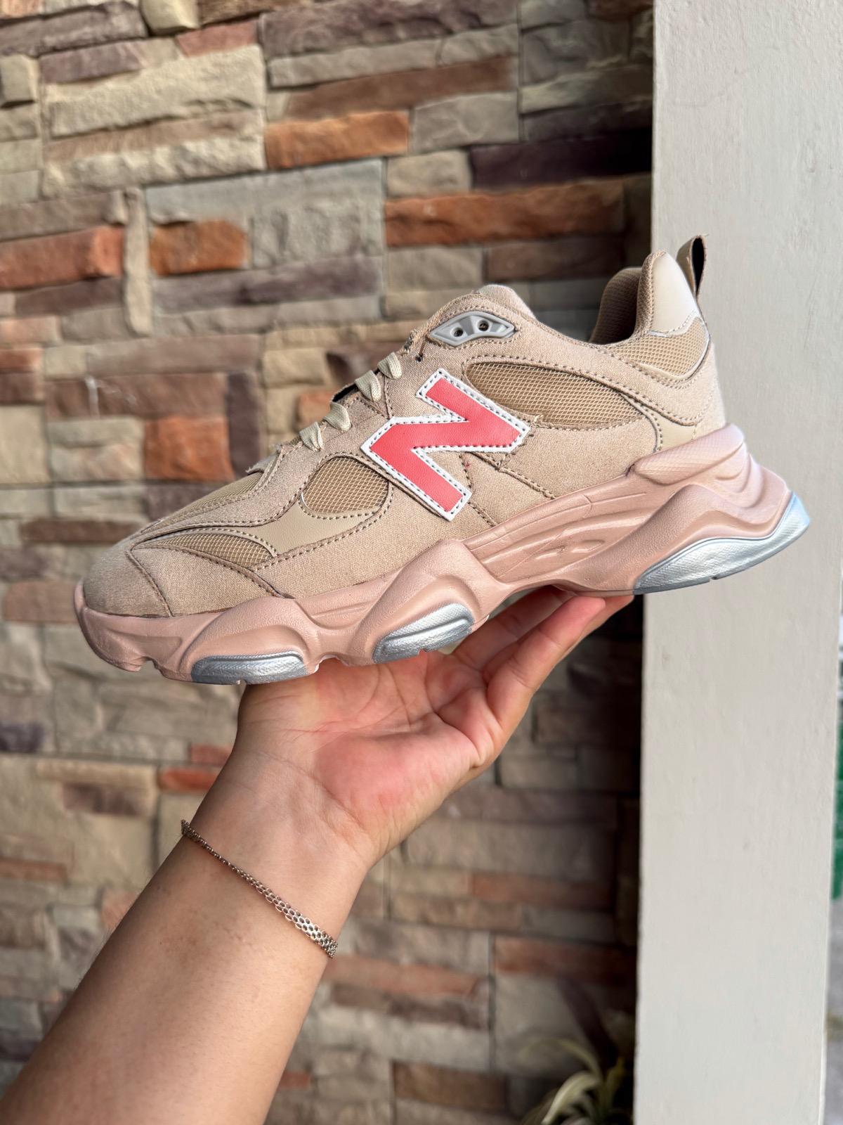NEW BALANCE 9060 BEIGE PLATA CORAL.