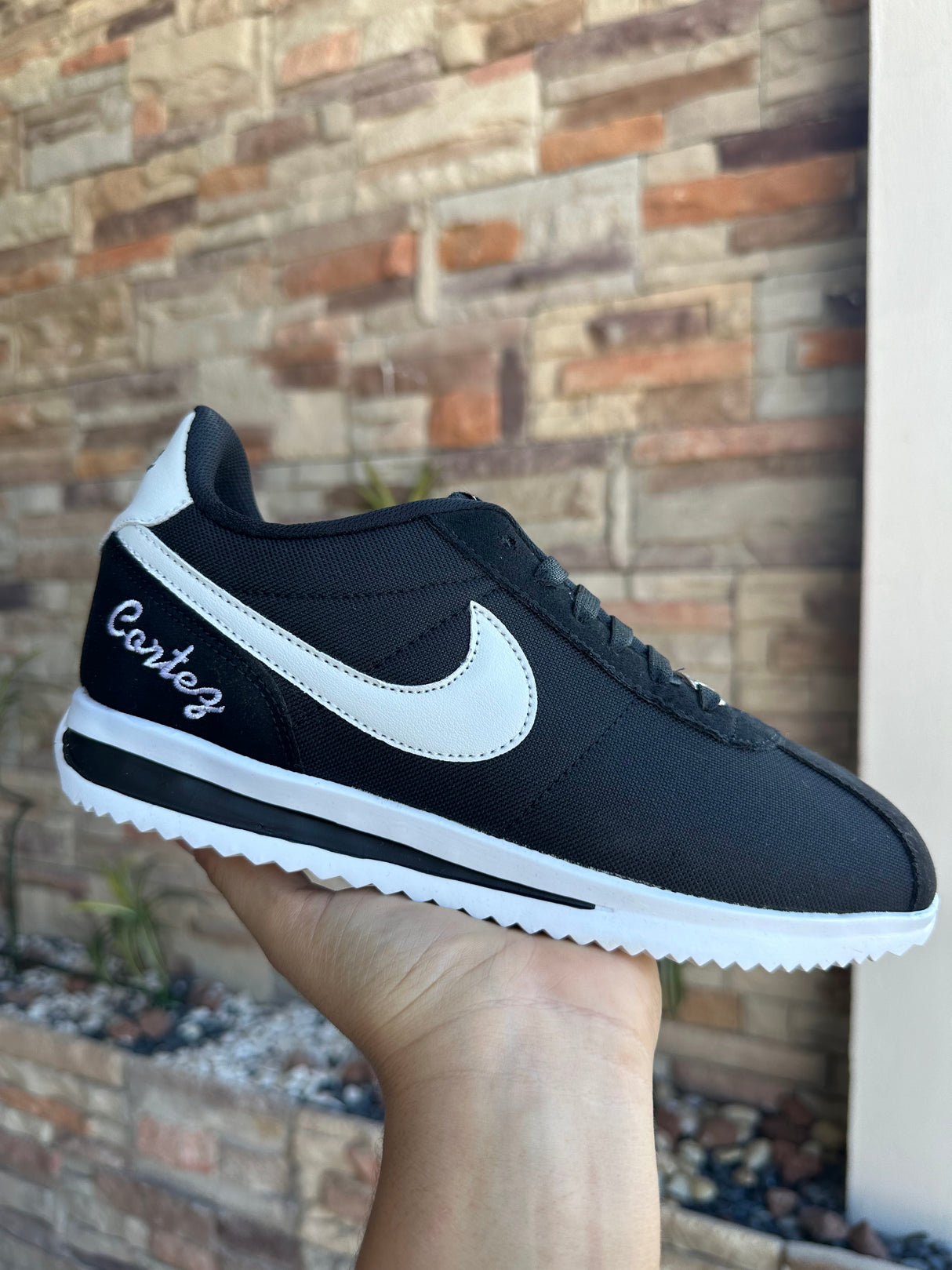 CORTEZ NEGRO BLANCO