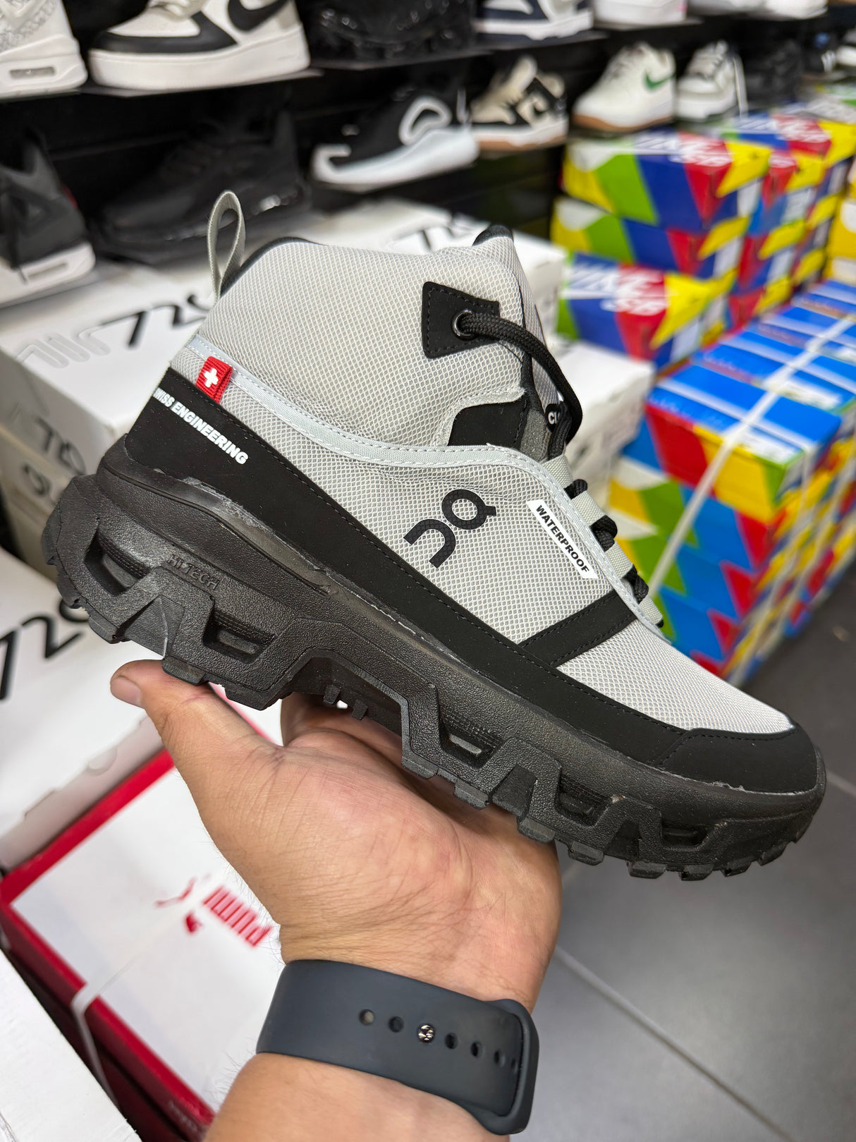 ON CLOUD BOTA GRIS NEGRO