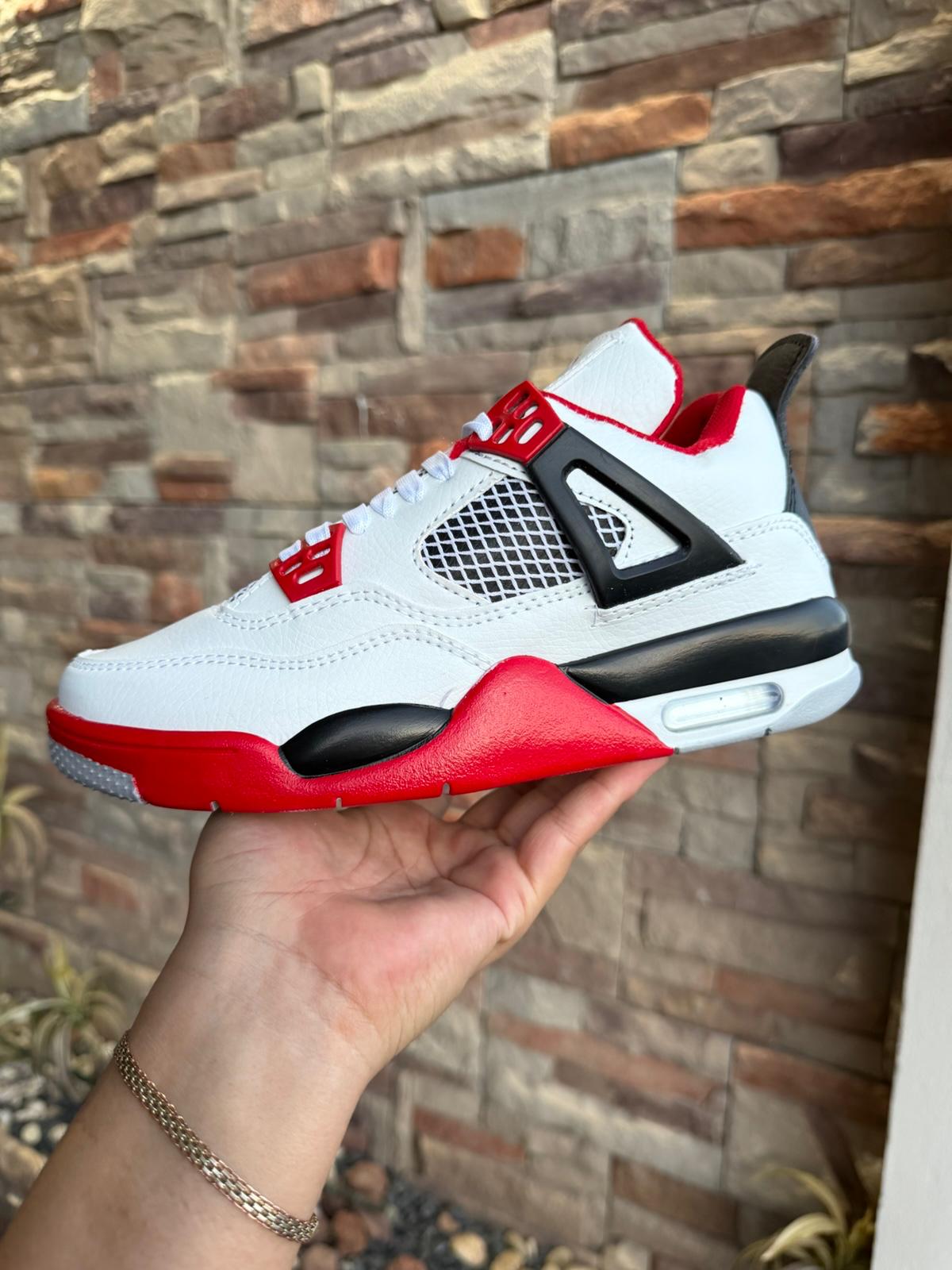 RETRO BLANCO ROJO NEGRO
